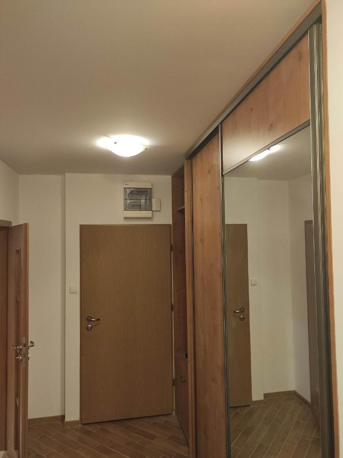 Nice Room With 2 Shared Bathrooms ,Wc , 2Km To Old Town -100M From Metro Szwedzka Varşovia Exterior foto