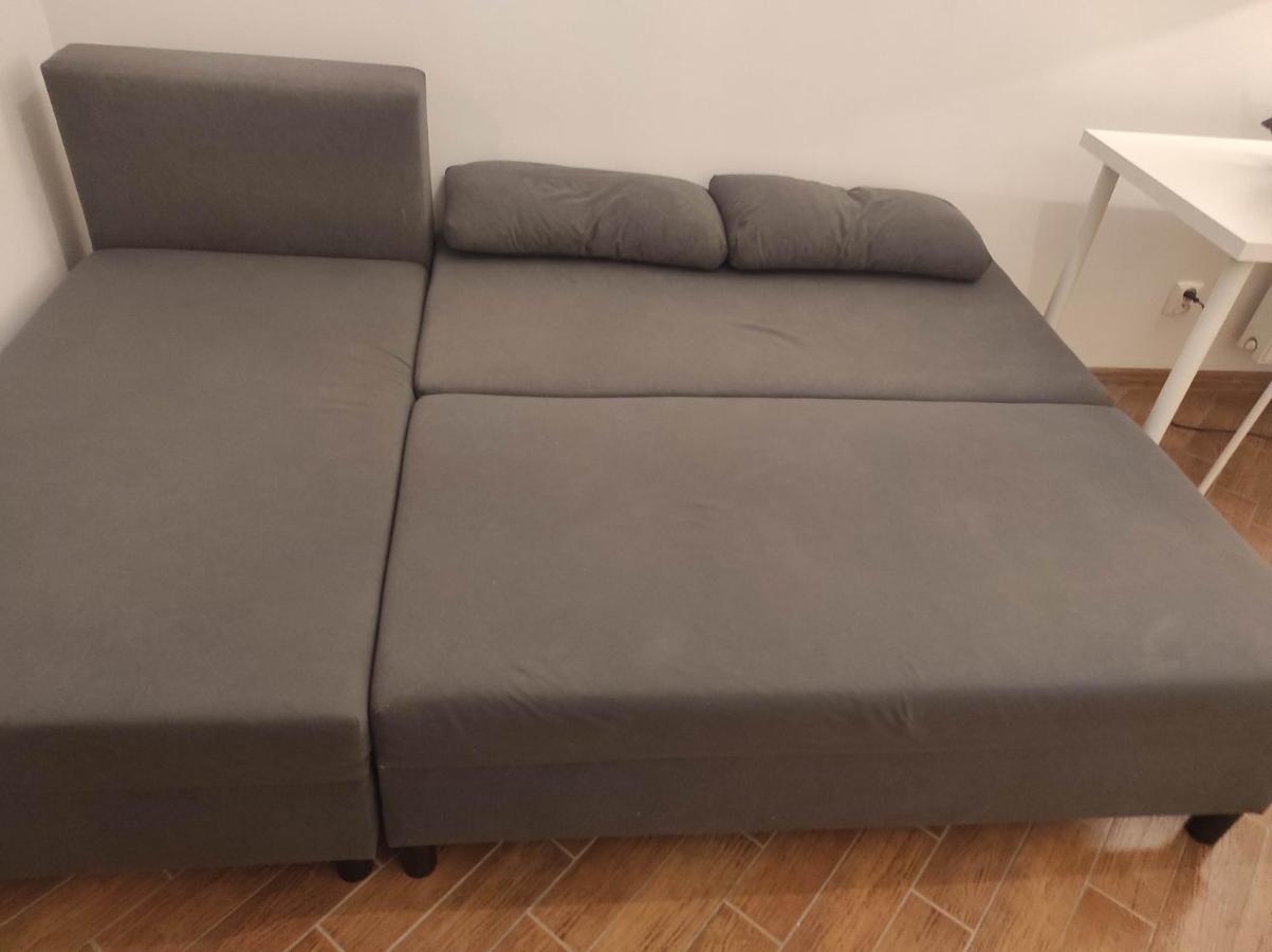 Nice Room With 2 Shared Bathrooms ,Wc , 2Km To Old Town -100M From Metro Szwedzka Varşovia Exterior foto